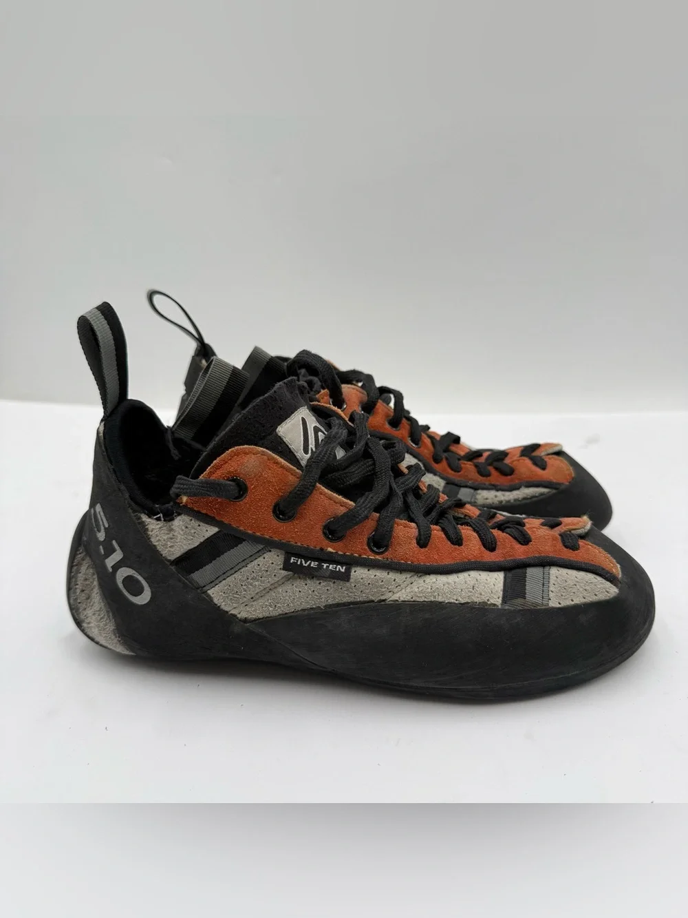 B44 5.10 Five Ten Stealth Orange Suede Lace Up Climbing Shoes Men’s Size 9.5